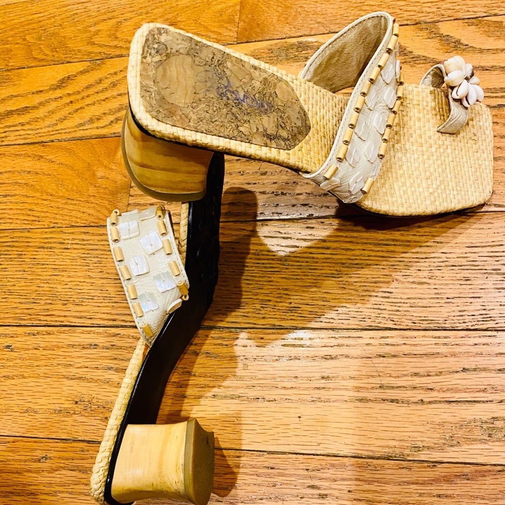 Provoke leather sandals with shell accents